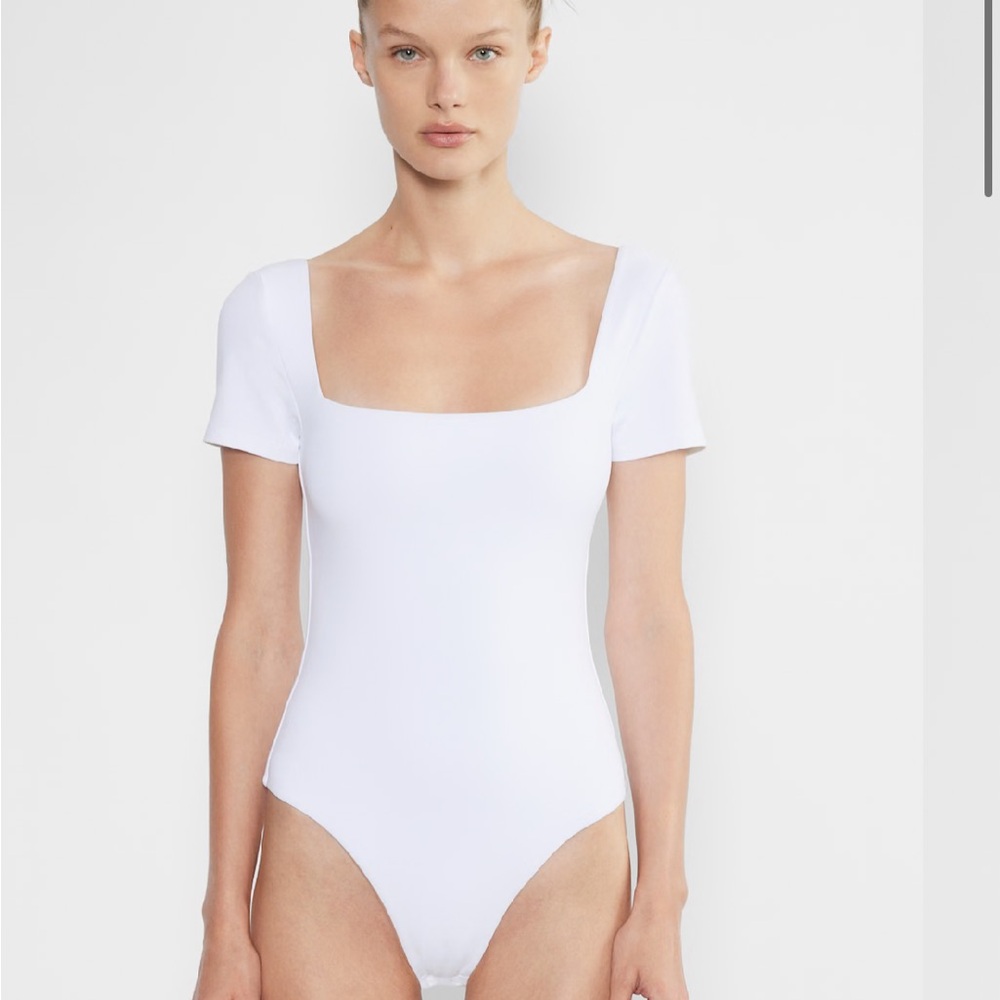 Aritzia contour square neck white Bodysuit